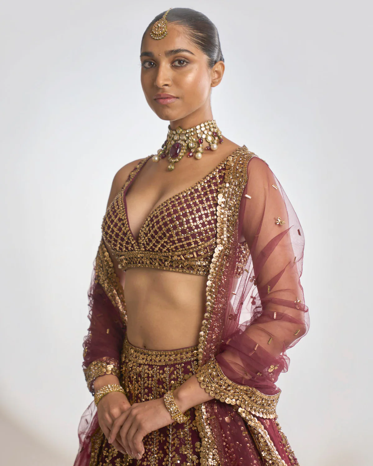 Saree Mein Hot Nari: Rashami Desai sets internet on fire with her super hot  'deep-neck' blouse style saree design, pics go viral